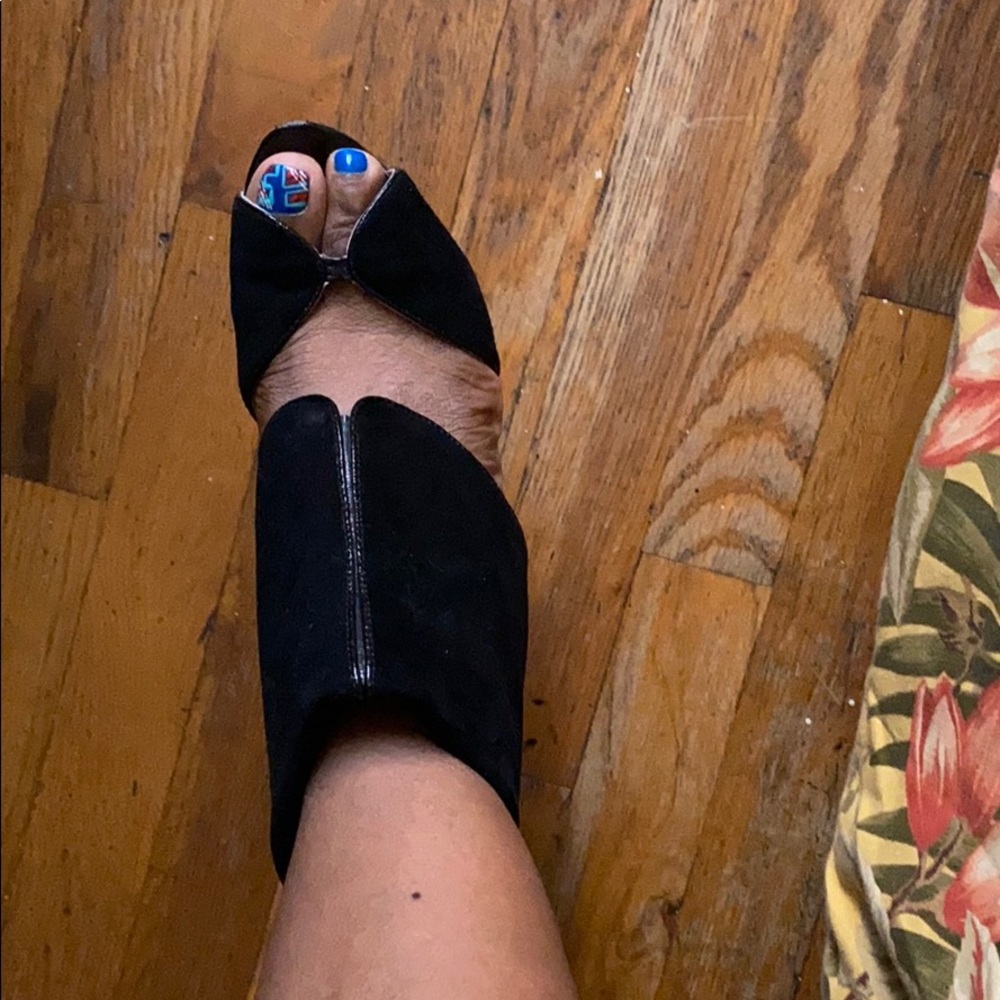 Matiko blk suede heels